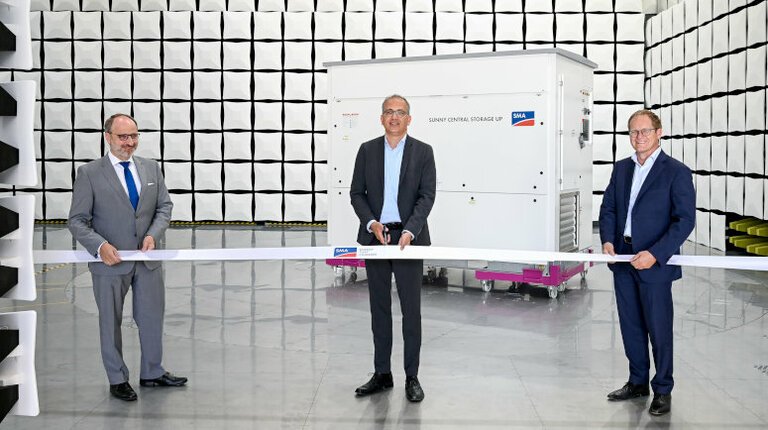 Hessian minister of economics Tarek Al-Wazir opens new SMA test center