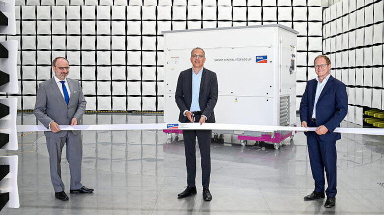 Hessian minister of economics Tarek Al-Wazir opens new SMA test center